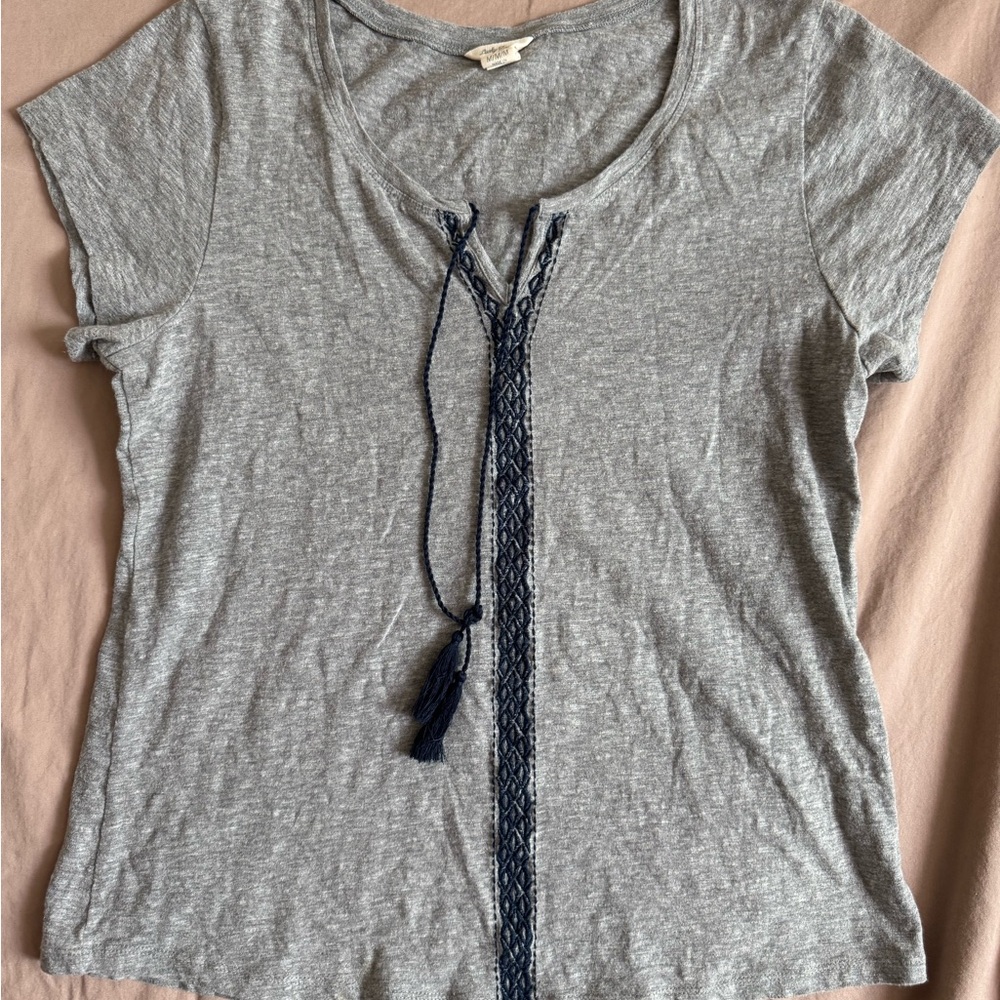 Lucky Brand Blue embroidered Boho Tie Front‎ Gray Short Sleeve Top